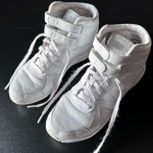 Nfinity Beast Mid Top cheer shoes size 7.5